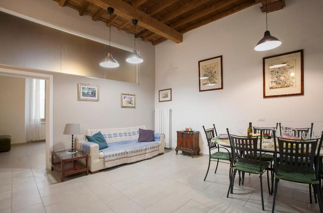 Lg House With Balcony Near Ponte Vecchio Appartement Florence Buitenkant foto